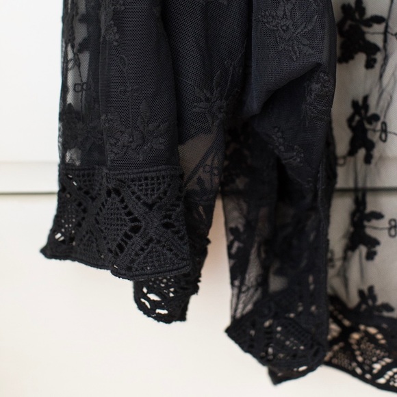 Festival Lace Kimono - Picture 6 of 7
